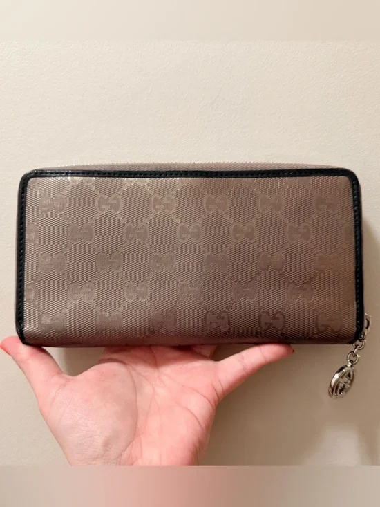 *Authentic* Gucci - Monogram Zippy Wallet - Picture 2 of 15